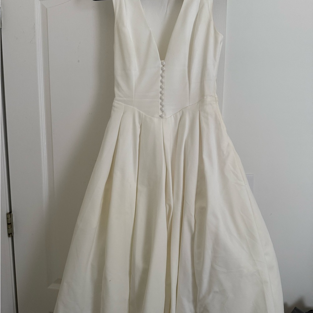 Meshki Keely White Sleeveless Wedding Dress